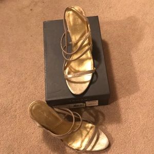 Tahari shoes size 9.5